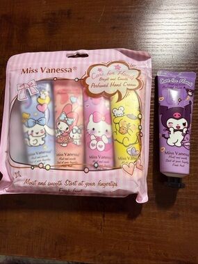 Hello Kitty & Friends Theme Perfumed Hand Cream Gift Set - pack of 5